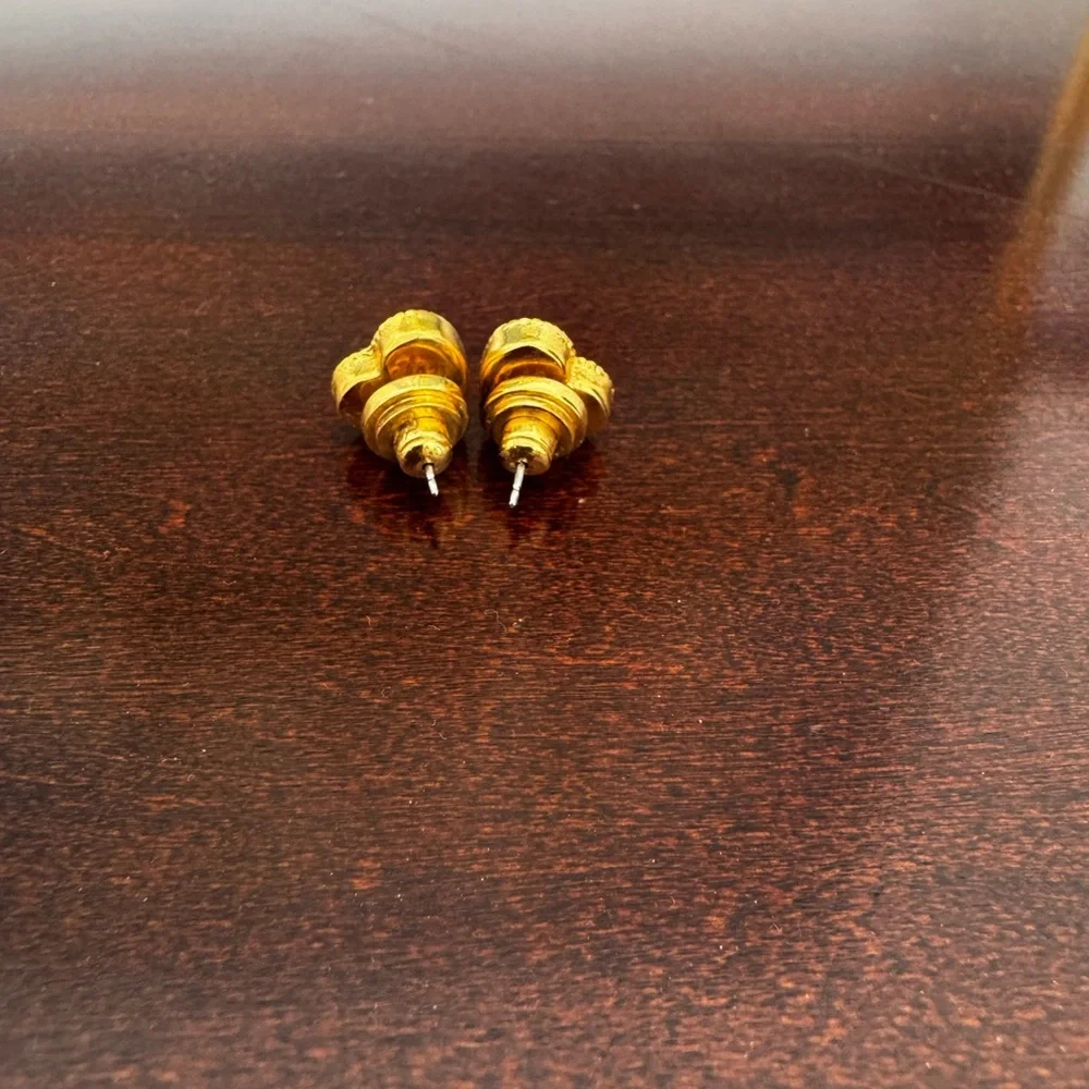 Kiel James Patrick Gold Heart-Shaped Earrings - Picture 2 of 2